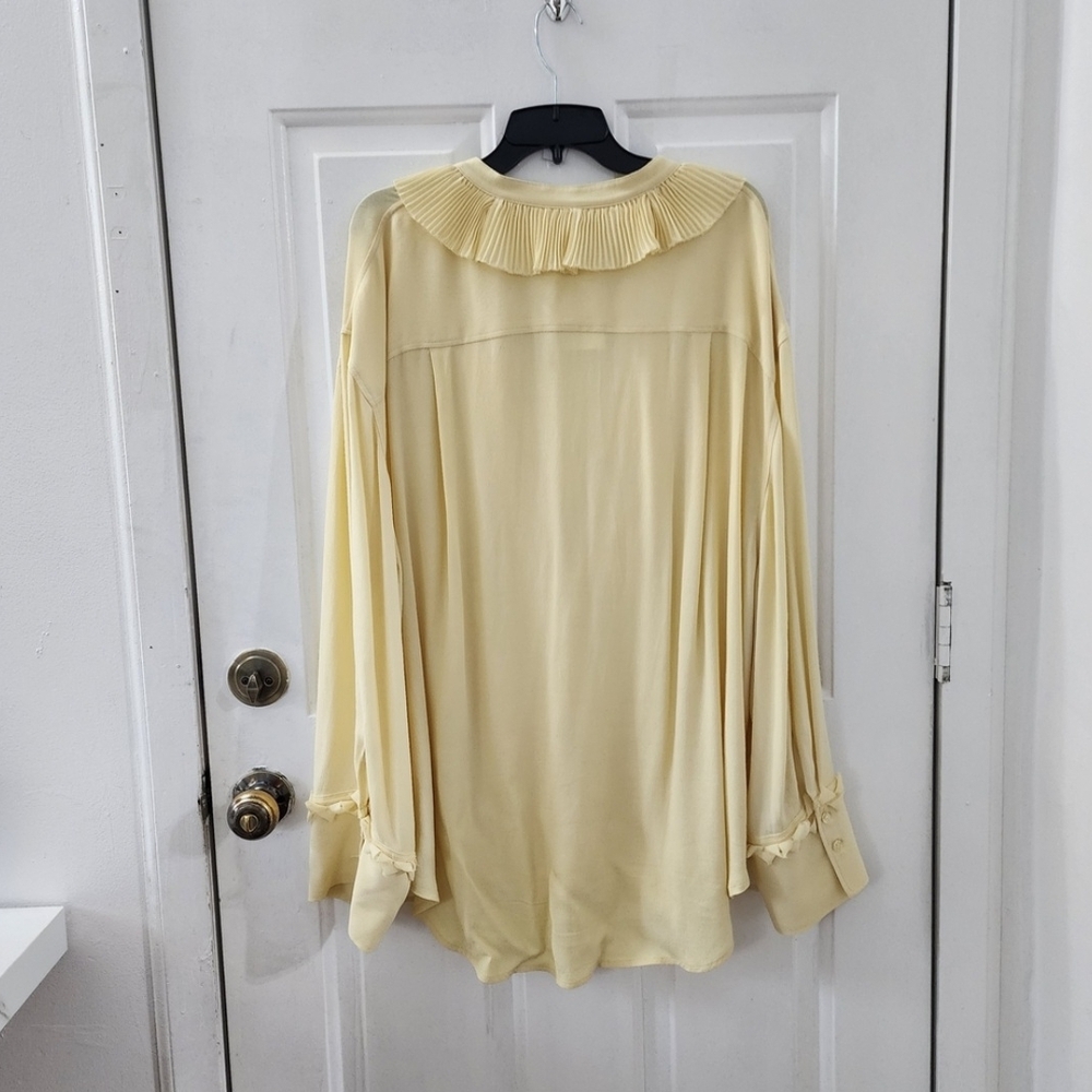 H&M Pale Yellow Ruffled V-Neck Blouse - Picture 7 of 8